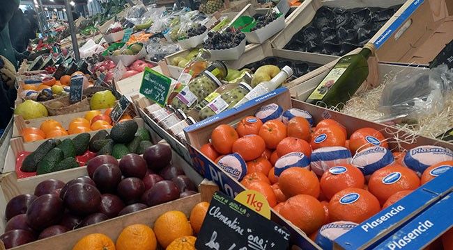 Photo de commerçant sur un marché