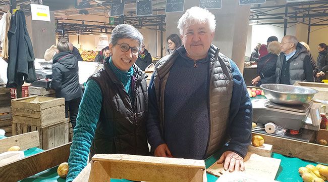 Photo de commerçant sur un marché