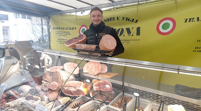 Photo de commerçant sur un marché