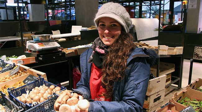 Photo de commerçant sur un marché