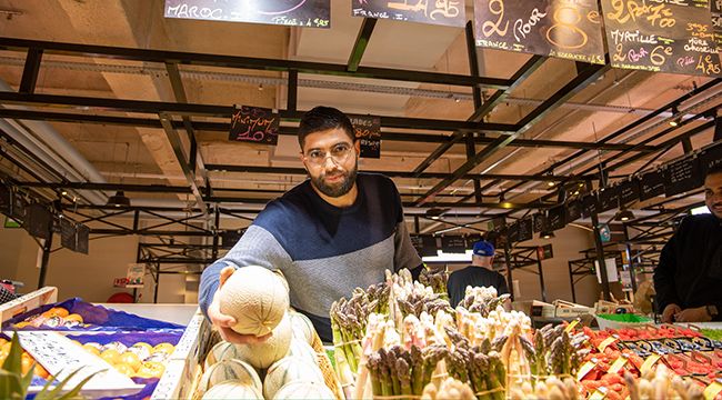 Photo de commerçant sur un marché