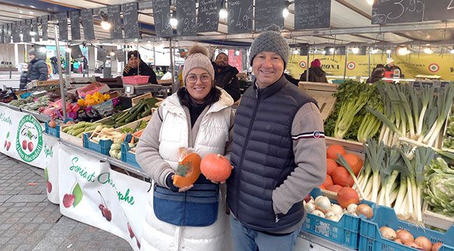 Photo de commerçant sur un marché