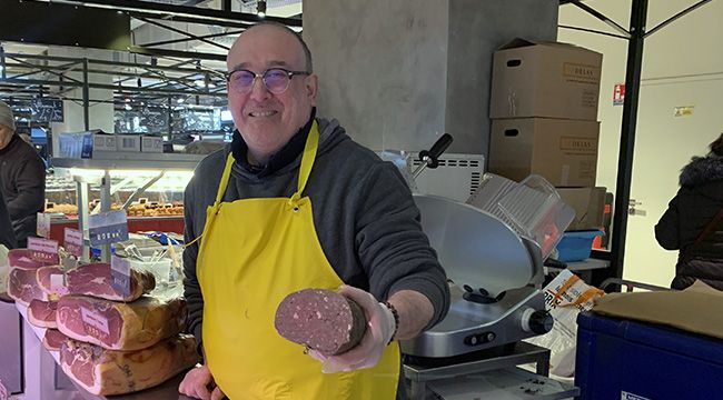 Photo de commerçant sur un marché