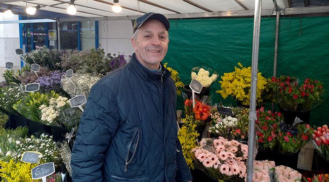 Photo de commerçant sur un marché